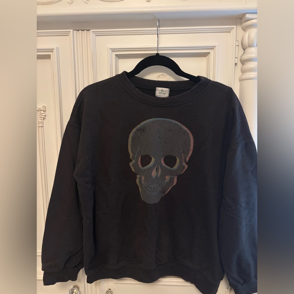 Black Skull Graphic Sweatshirt